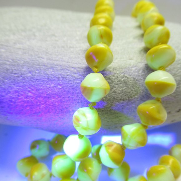 Uranium glass bead Necklace - Picture 14 of 15